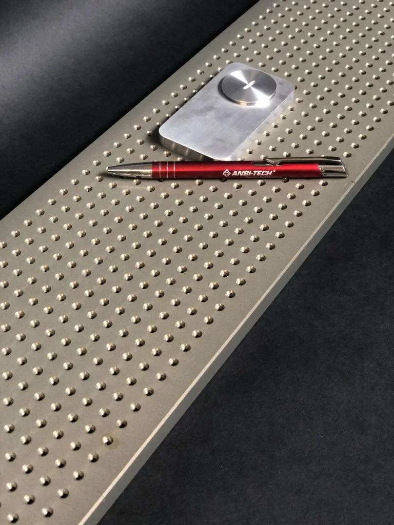 Тесілген бет