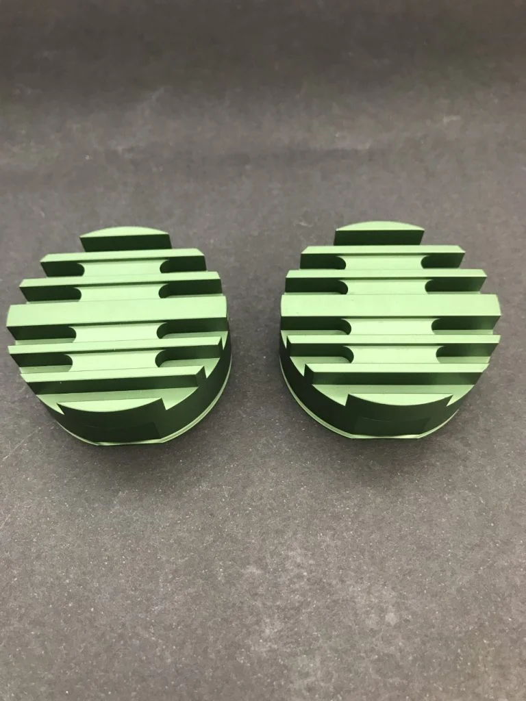 Жасыл цилиндрлер.